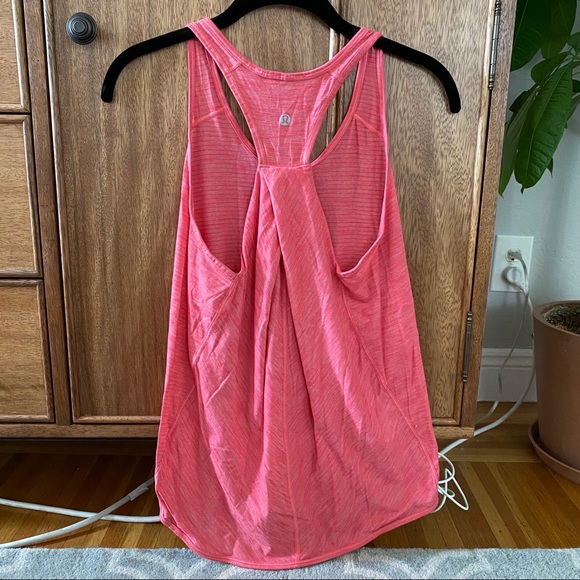 EUC Lululemon Essential Tank Pleated - Picture 2 of 3